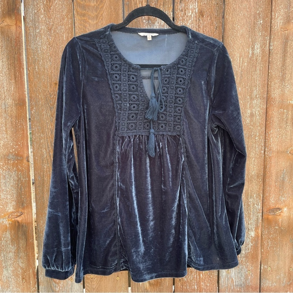 ReCREATION Women’s Blue Velvety Soft Long Sleeve Tassel Blouse Size Medium
